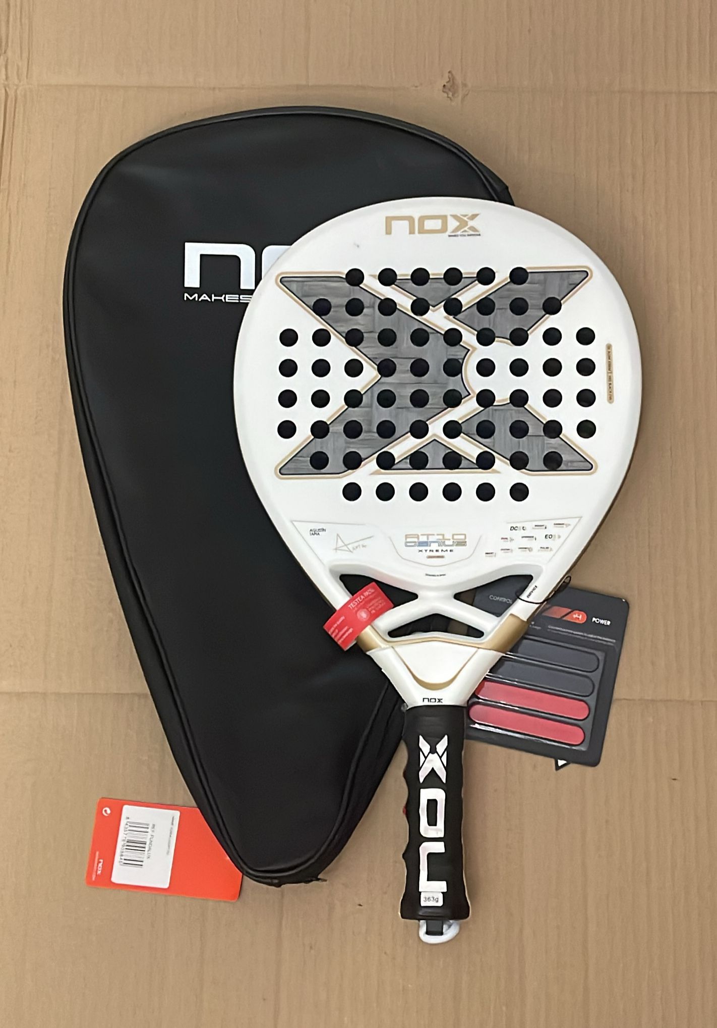 Pala de padel Nox AT10 12k 2026 Agustín Tapia